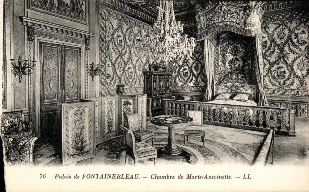 Schloss FONTAINEBLEAU — Zimmer von Marie-Antoinette — LL - Vorderseite