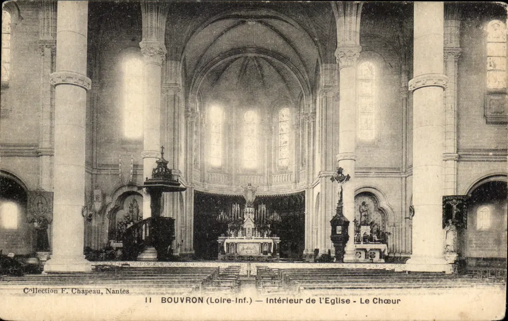 Bouvron (Loire-Inf.) — Interior da Igreja — O Coro — Coleção F. Chapeau, Nantes - Frente