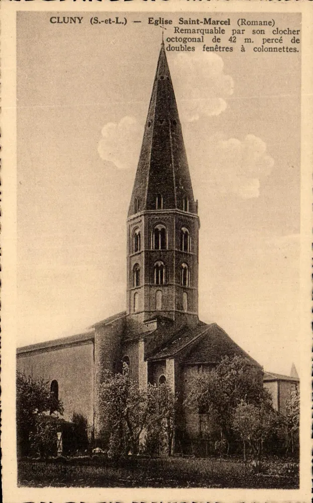 Cluny (S.-et-L.) — Kirche Saint-Marcel (romanisch) — auffällig durch ihren 42 m hohen oktogonalen Turm mit doppelten Fenstern und Säulen. - Vorderseite