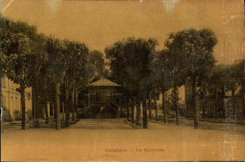 Langeais — Le Kiosque — Éditeur Naveau - Frente