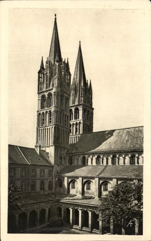 Caen — Antiga Abadia dos Homens, Cour do Claustro e Torres de São Etienne (XI) - Frente