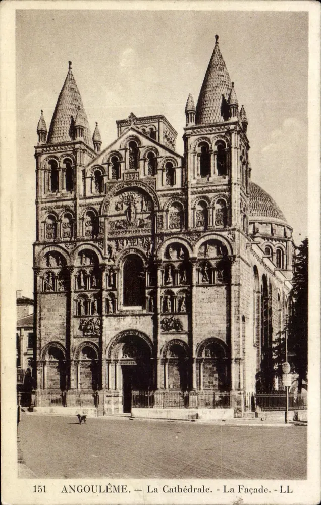 Angoulême — A Catedral — A Fachada — LL - Frente