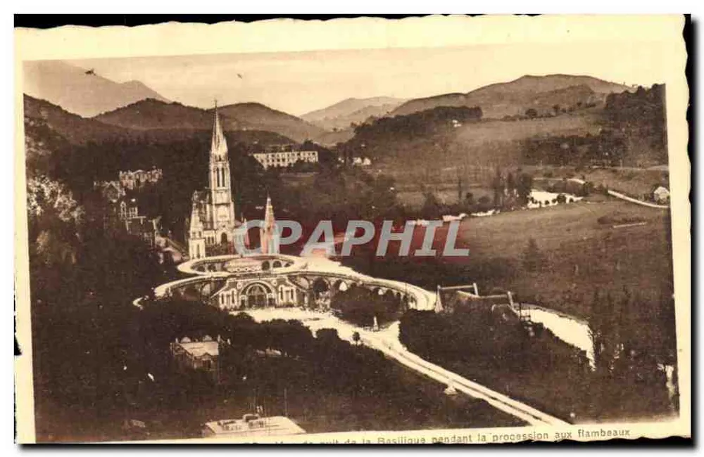 Basilika von Lourdes — Prozession mit Fackeln — Verlag G. Albedetienne des Arts Photographiques, Rinzbourg - Vorderseite