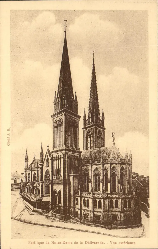 Basilika Notre-Dame de la Délivrande — Außenansicht — Cliché A. B. - Vorderseite