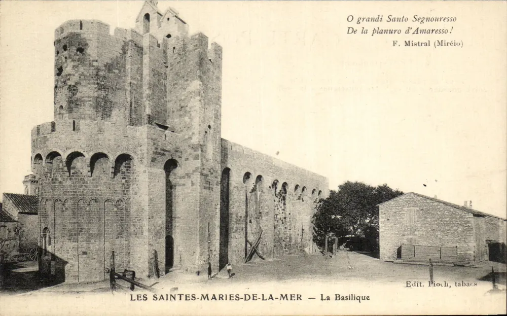 Les Saintes-Maries-de-la-Mer — A Basílica — Edit. Pioch, tabaous - Frente