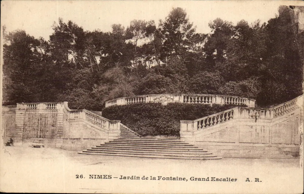 Nîmes — Garten der Fontaine, Großer Treppenaufgang — A.R. n°26 - Vorderseite