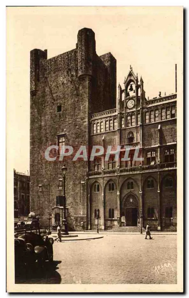 NARBONNE — La Tour Gilles Ayecelin (13. Jahrhundert) und das Rathaus (Restaurierung durch Viollet-le-Duc) - Vorderseite