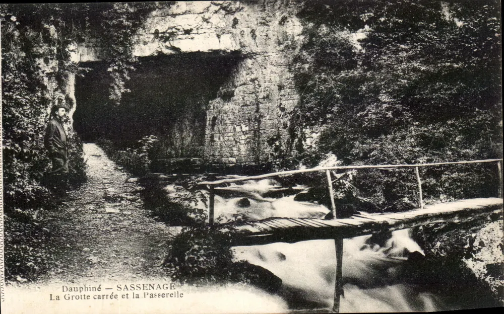 Dauphiné — Sassenage — Die Quadratische Höhle und die Brücke - Vorderseite