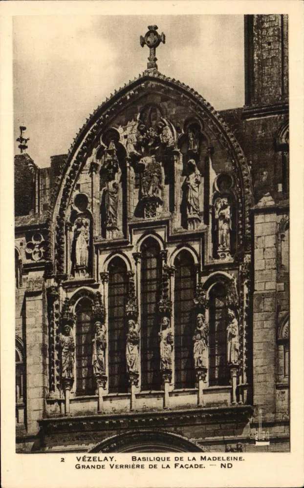 Vézelay — Basilique de la Madeleine, große Glasmalerei der Fassade — ND - Vorderseite