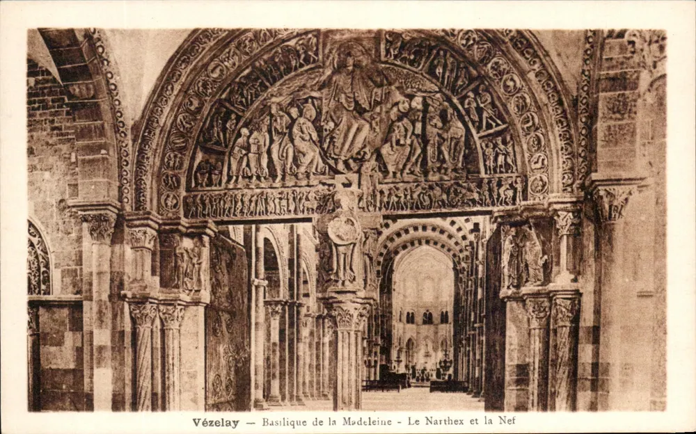 Vézelay — Basilika der Mutter Gottes — Der Narthex und die Kirchenschiff - Vorderseite