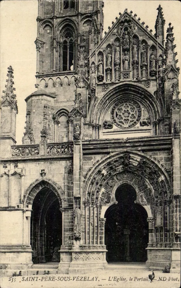 Saint-Père-sous-Vézelay — A Igreja, o Portal — ND Pbot. - Frente