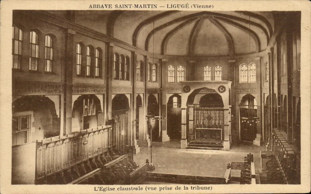 Abtei Saint-Martin — Ligugé (Vienne) — Die klösterliche Kirche (Aussicht vom Galeriestandpunkt) - Vorderseite