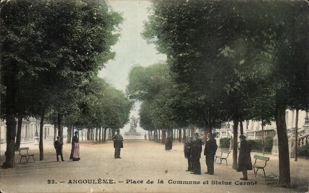 Angoulême — Piazza della Comune e Statua di Carnot — Edizione Houvèlles & Cie - Recto