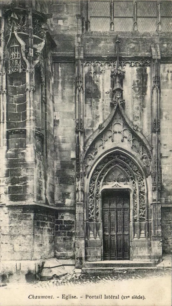 Chaumont - Igreja - Portal lateral (século xv) - Frente
