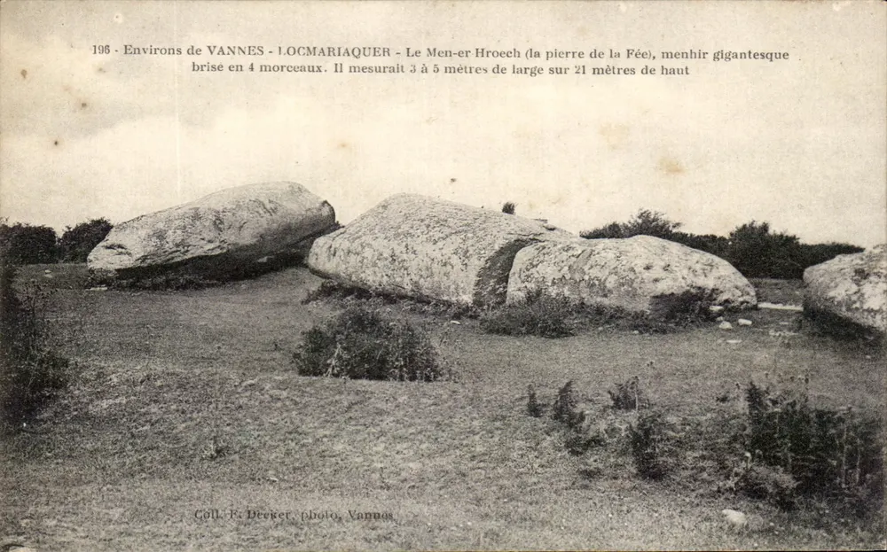 Arredores de VANNES - LOCMARIAQUER - Le Men-er-Hroeech (a pedra da Fada), menhir gigantesco quebrado em 4 pedaços - Frente