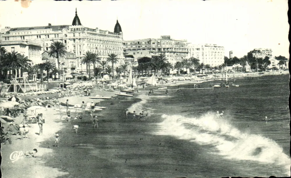 Cannes — Praia da Croisette — Hotel Carlton — Editor: Cie des Arts Pharmaceutiques, Paris - Frente