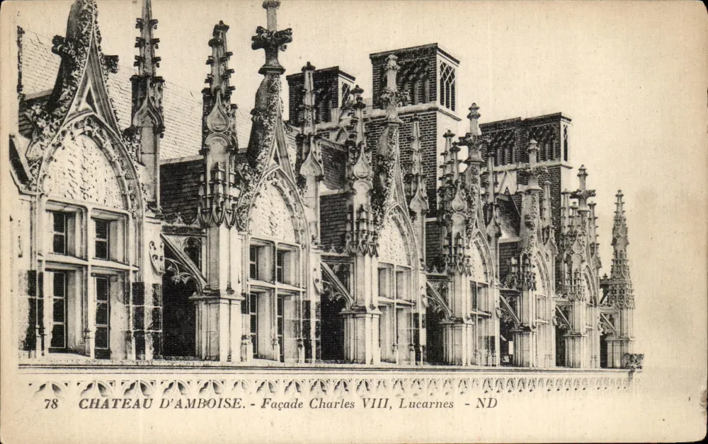 Schloss Amboise — Fassade von Karl VIII., Schieferfenster — ND - Vorderseite