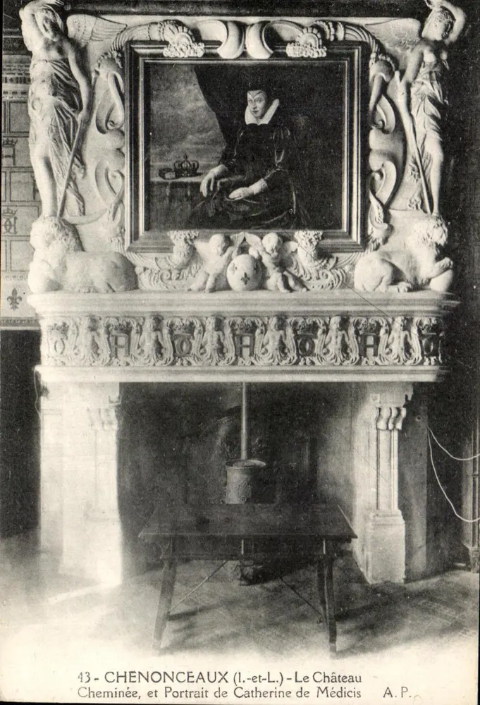 Chenonceaux (Indre-et-Loire) — Das Schloss, kunstvoll verzierte Kamin und Porträt von Catherine de Médicis — A.P. - Vorderseite