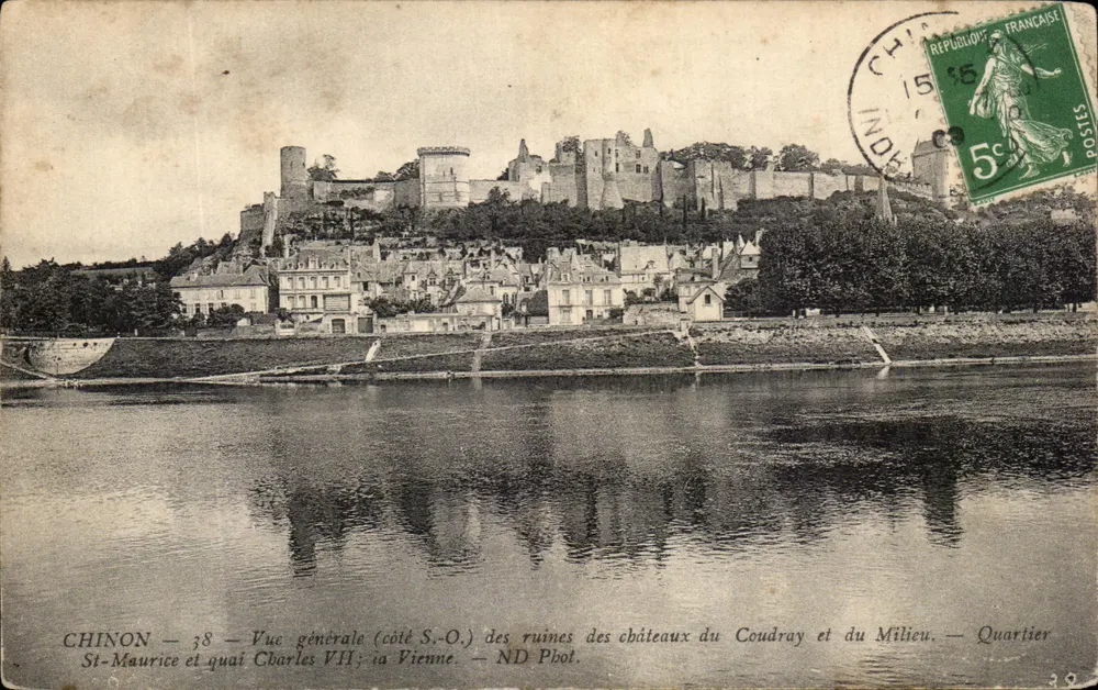 Chinon — Allgemeiner Blick (Südwestseite) auf die Ruinen der Burgen Coudray und Milieu — ND Pbot. - Vorderseite