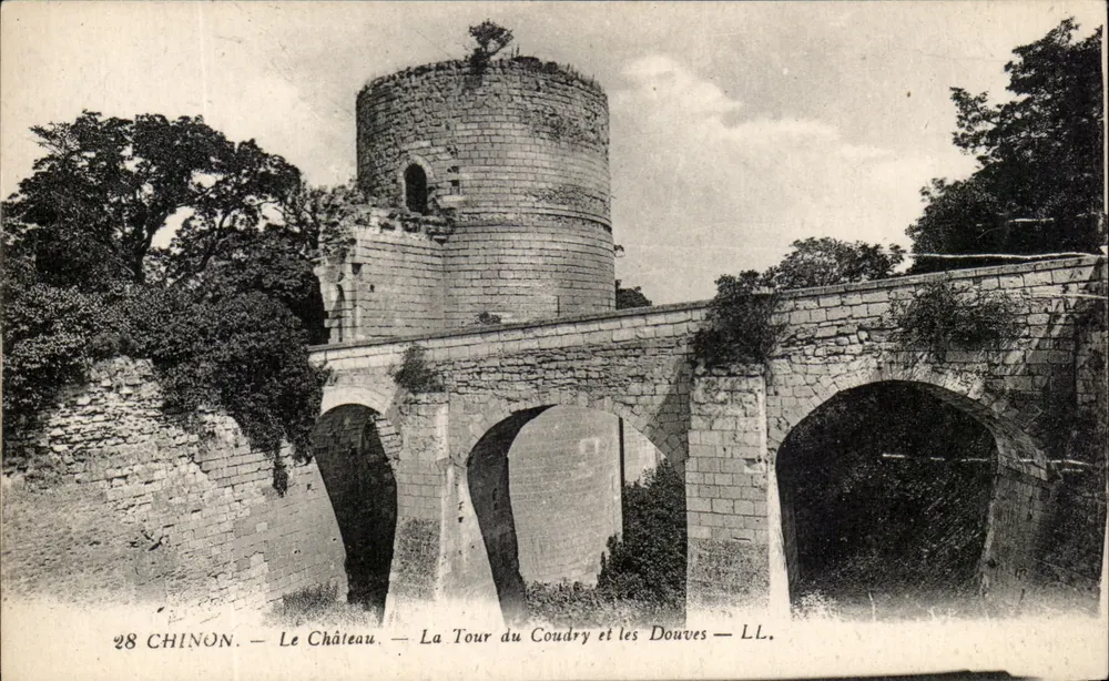 Chinon – Das Schloss – Die Coudry-Turm und die Gräben – LL. - Vorderseite