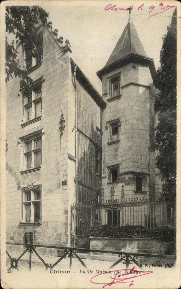Chinon — Vieille Maison rue Voltaire — B. F., Paris - Frente