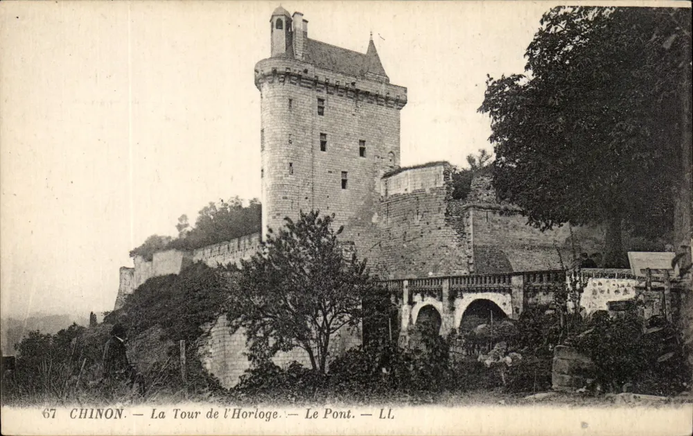 Chinon — Die Uhrturm und die Brücke — LL - Vorderseite