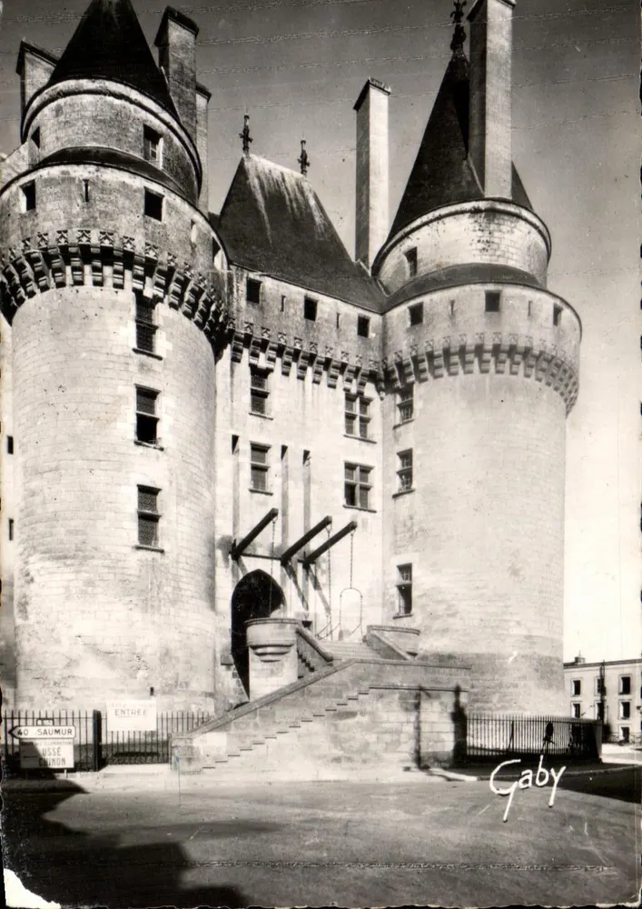 Schloss Saumur — Ansicht des Schlosses mit Eingangstreppe — Gaby - Vorderseite