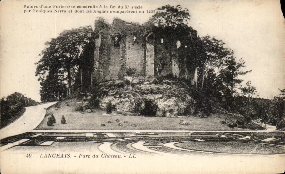 Ruínas de uma fortaleza em Langeais — Castelo — LL, n°49 - Frente