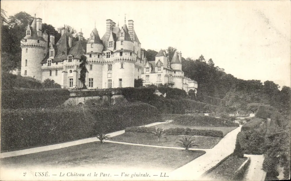 Ussé — Le Château et le Parc — Vue générale — LL. - Frente