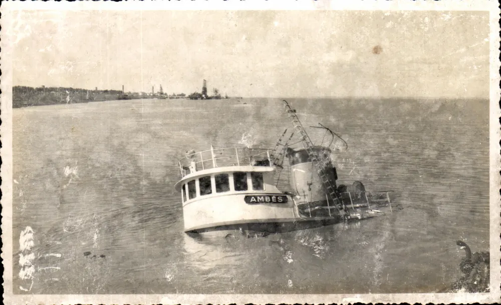 Motorboot 'AMBÉS' — gesunken — Ambès (Gironde) - Vorderseite