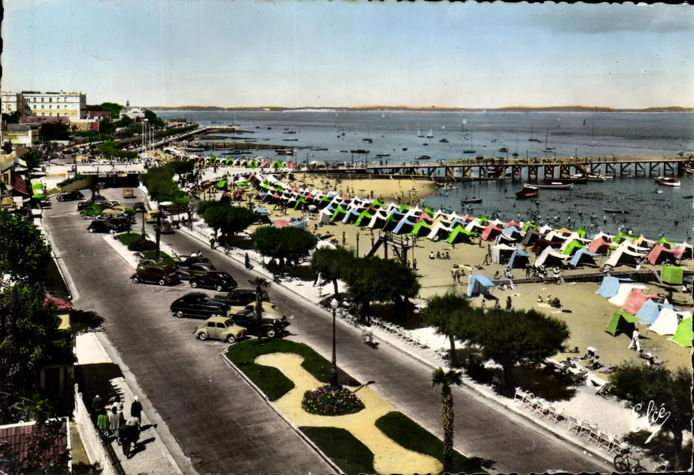 Arcachon — Allgemeiner Blick auf den Strand und die Promenadenboulevards — L. Chatagneau, Hugo - Bordeaux - Vorderseite