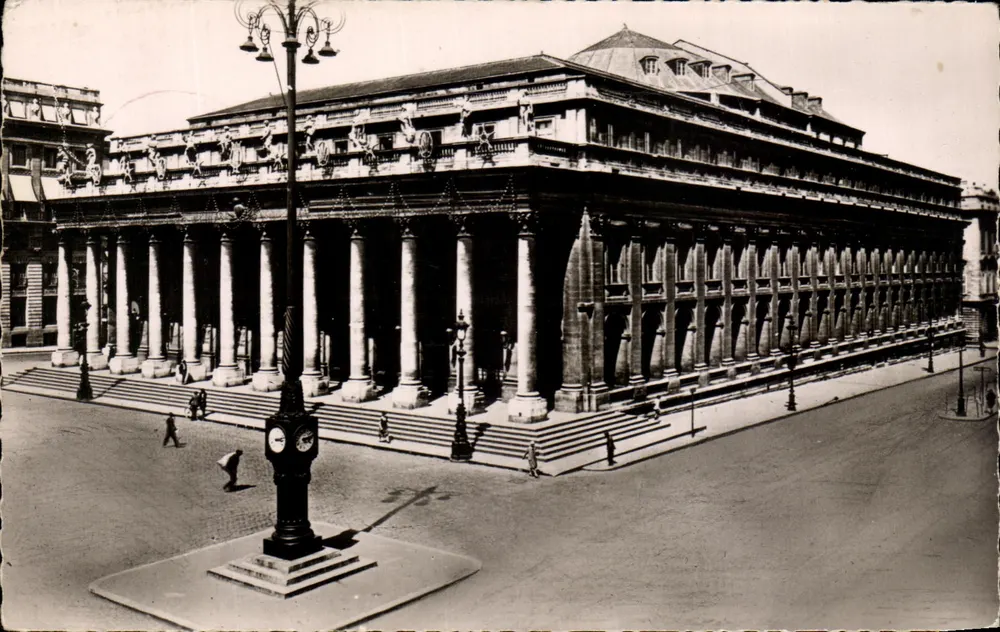 O Grande Teatro de Bordeaux — vista da fachada com colunatas — editor Gratinny - Frente