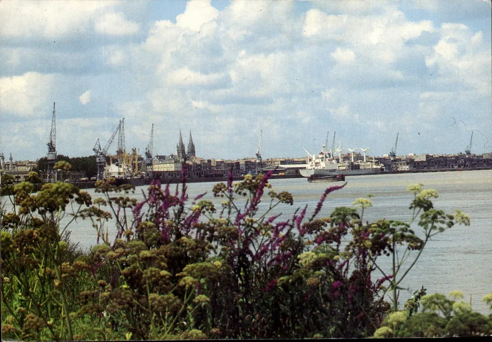 Hafen von Bordeaux an der Garonne — Ansicht des Hafens mit Kränen und Schiff — Éditions & Impressions Comdier, Macon - Vorderseite