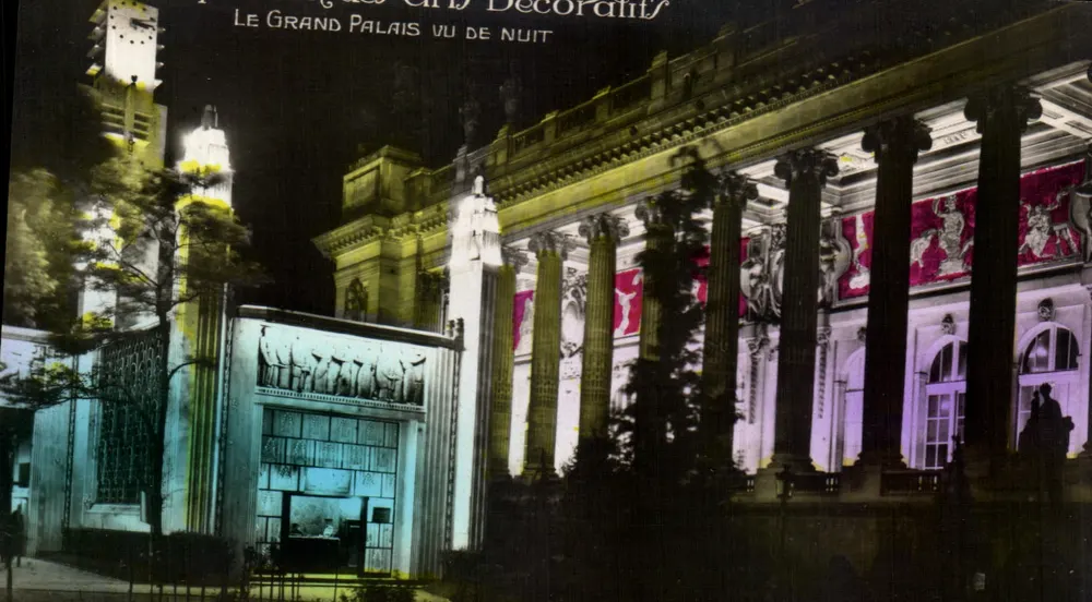 O Grande Palácio visto à noite — Exposição dos Artes Decorativas - Frente