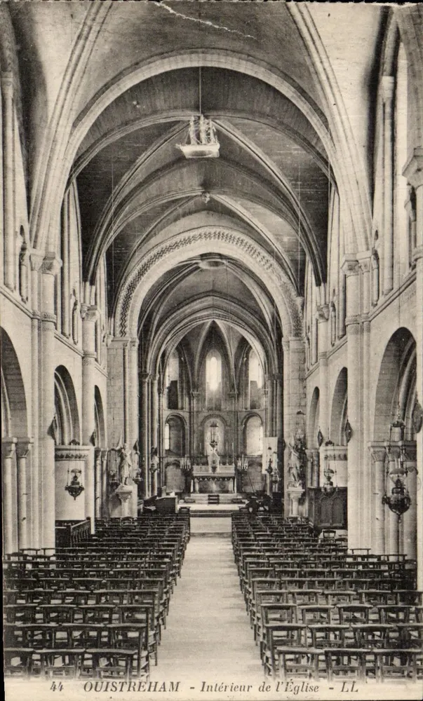 Ouistreham - Interior da Igreja - L.L. - Frente