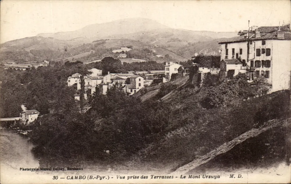 Cambo (B.-Pyr.) — Aussicht von den Terrassen — Mont Ursuya — Phototypie Marcel Delbey, Bardeux - Vorderseite