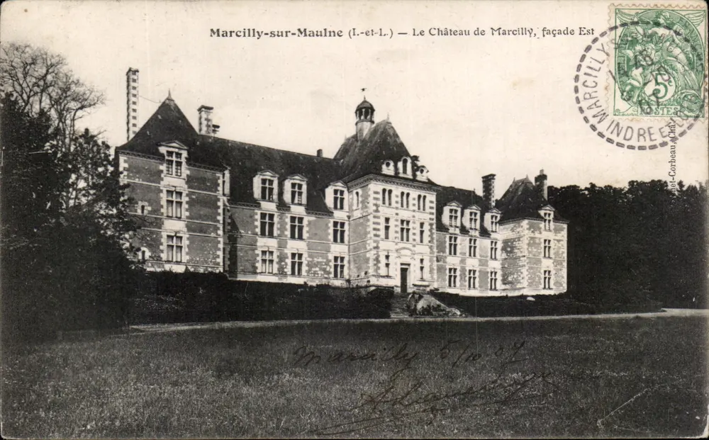 Marcilly-sur-Maulne — O Castelo de Marcilly, fachada Leste — Editor: Marcilly-sur-Maulne - Frente