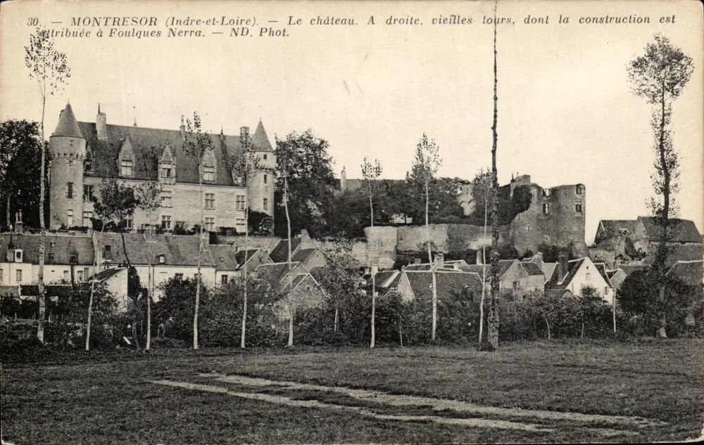 Montresor (Indre-et-Loire) — Das Schloss und die alten Türme — ND. Foto. - Vorderseite