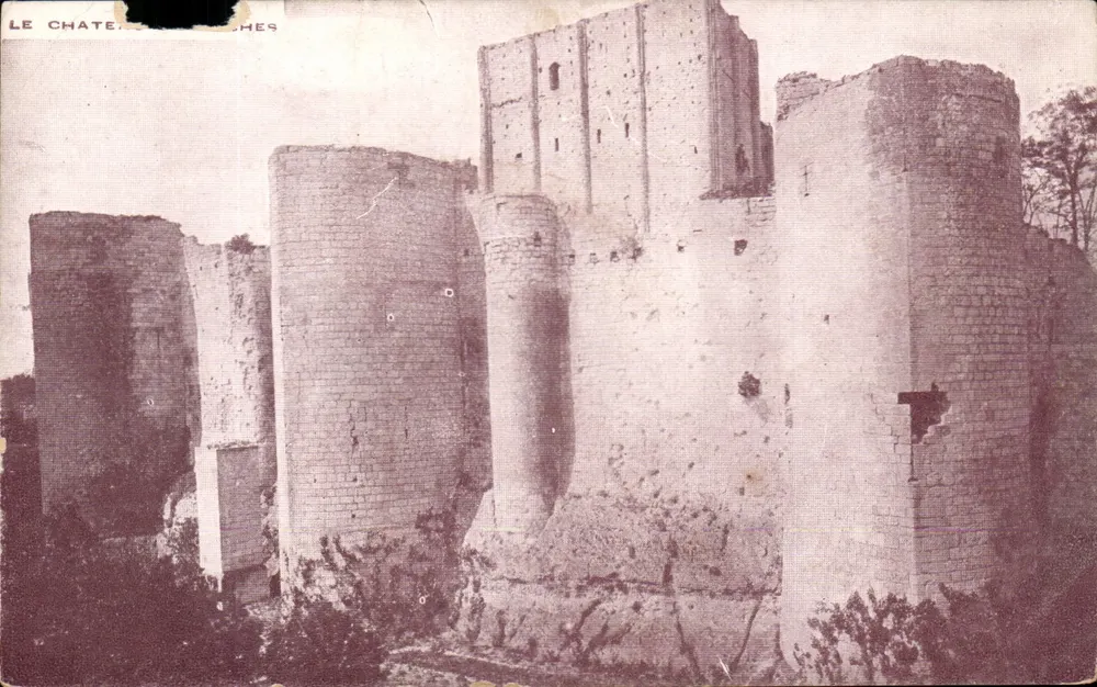 Le Château de Châteauches — ruines de tours rondes et carrées — éditeur imprimeur non identifié - Frente
