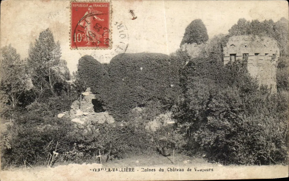 Vouvjours — Ruinas del Castillo de Vouvjours — Editor: CEAU LA VALLIÈRE - Anverso