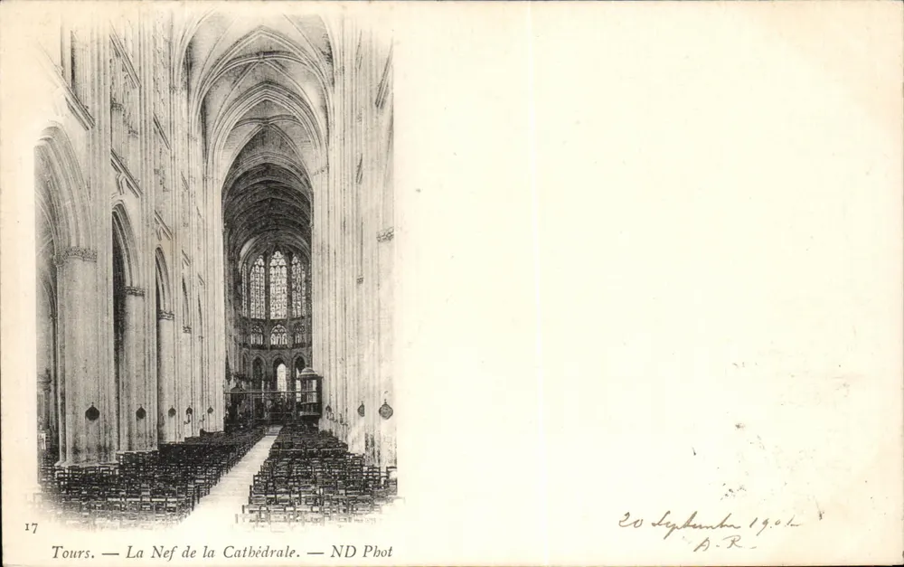 Tours — A Nave da Catedral — ND Phot - Frente