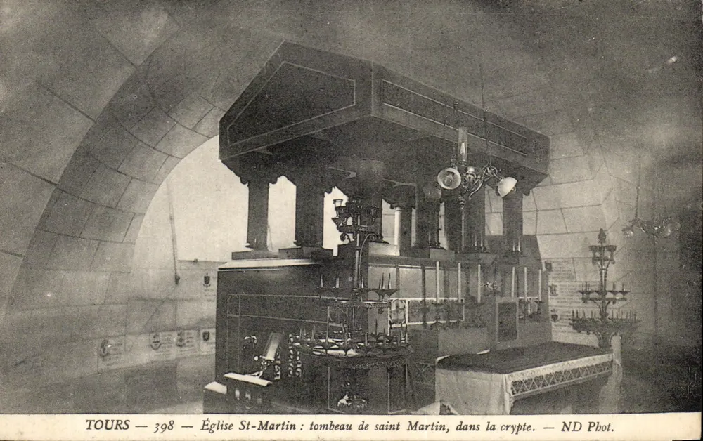 Tours — Kirche St-Martin: Grabmal des heiligen Martin, in der Krypta — ND Pbot. - Vorderseite