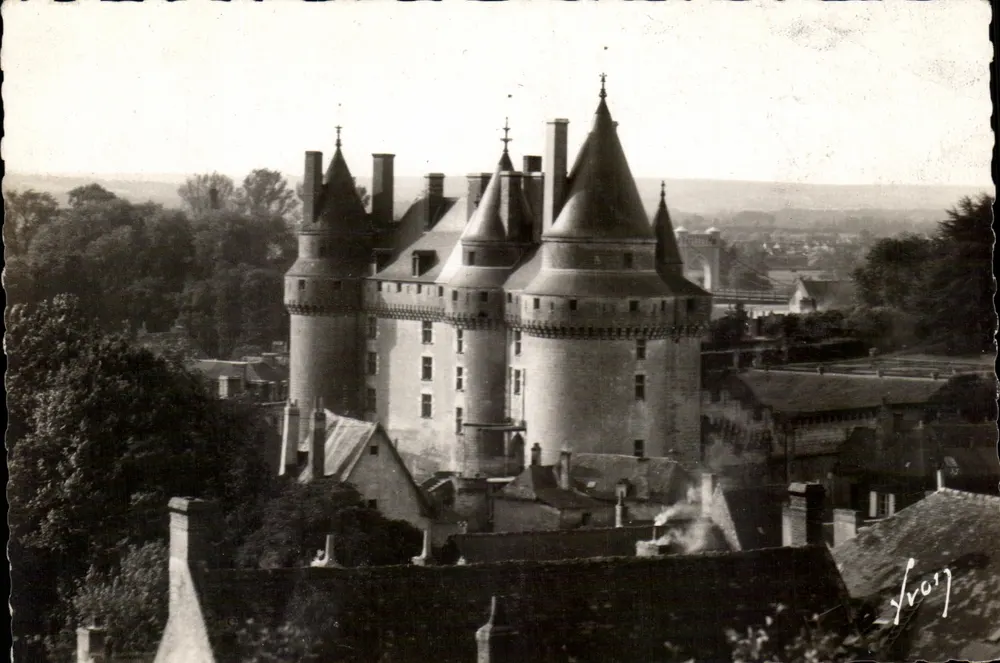Langeais (Indre-et-Loire) — Fachaça norte do Castelo — Les Éditions d'Art 'Yvon' Paris - Frente