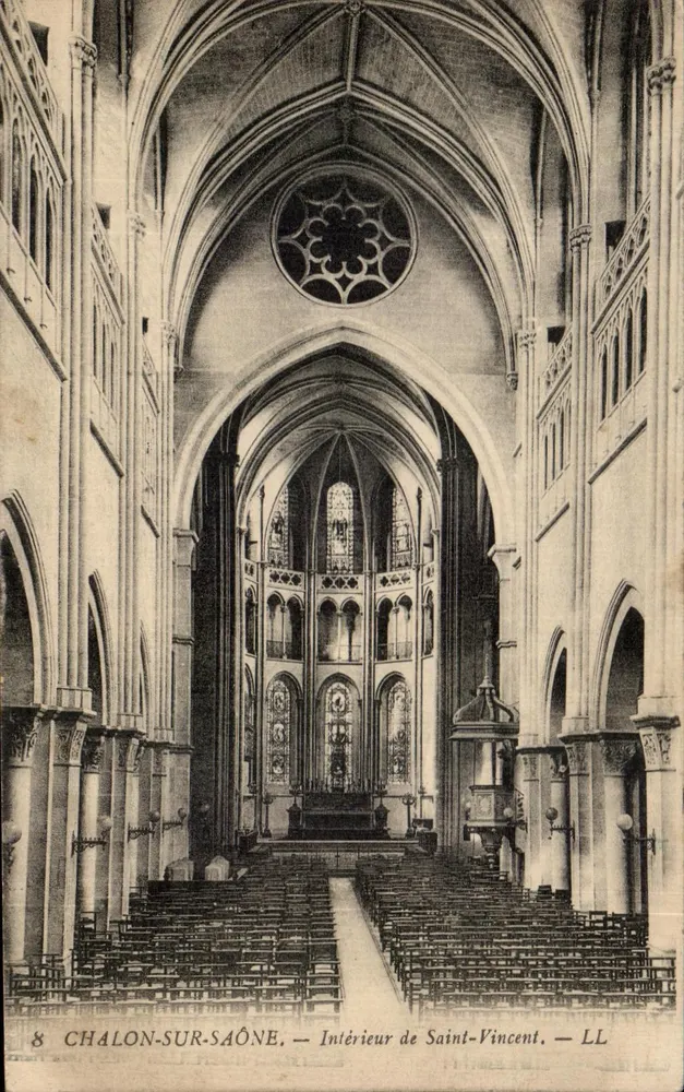 Chalon-sur-Saône — Interior de São Vicente — LL - Frente