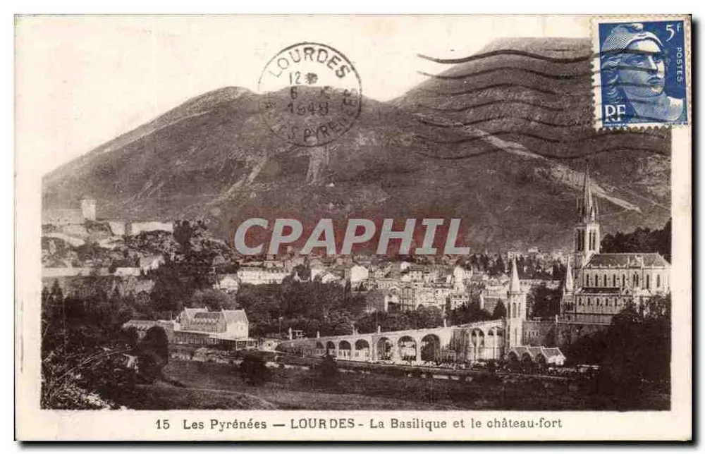 Die Pyrenäen — Lourdes — Die Basilika und der Burgschloss - Vorderseite
