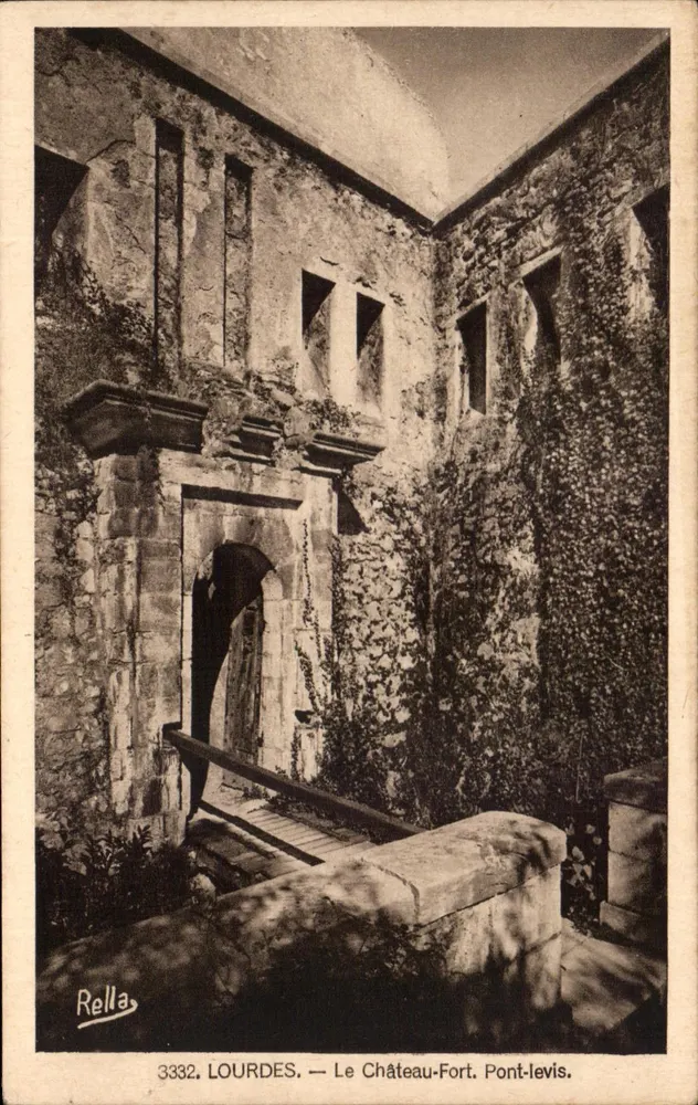 Lourdes — Il Castello Forte, Pont-levis — Rella, n° 3332 - Recto