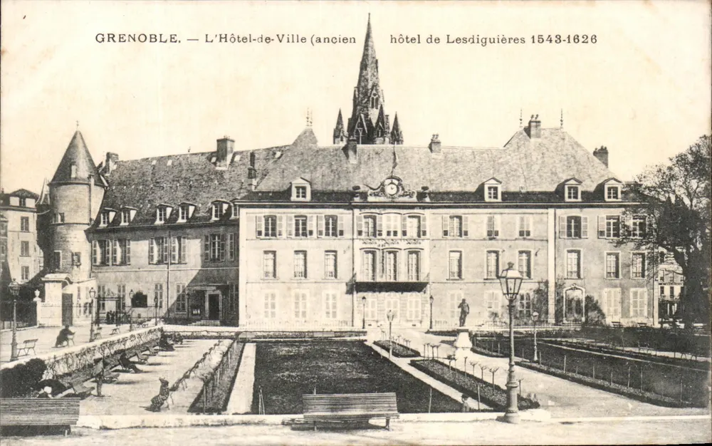 Grenoble — Das Rathaus (ehemaliges Hotel Lesdiguières 1543-1826) - Vorderseite