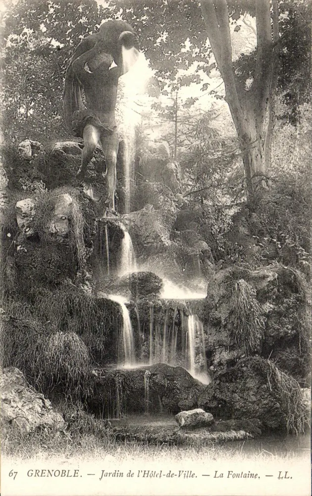 Grenoble — Garten des Rathauses — Die Fontäne — LL. - Vorderseite