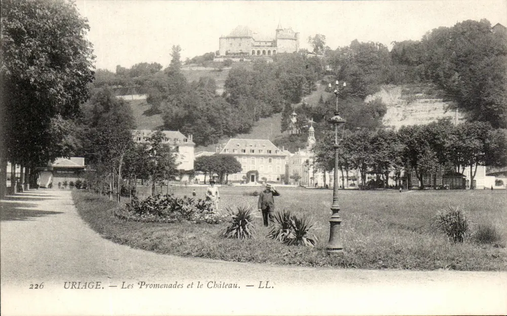 Uriage — Die Promenaden und das Schloss — LL. — n° 226 - Vorderseite