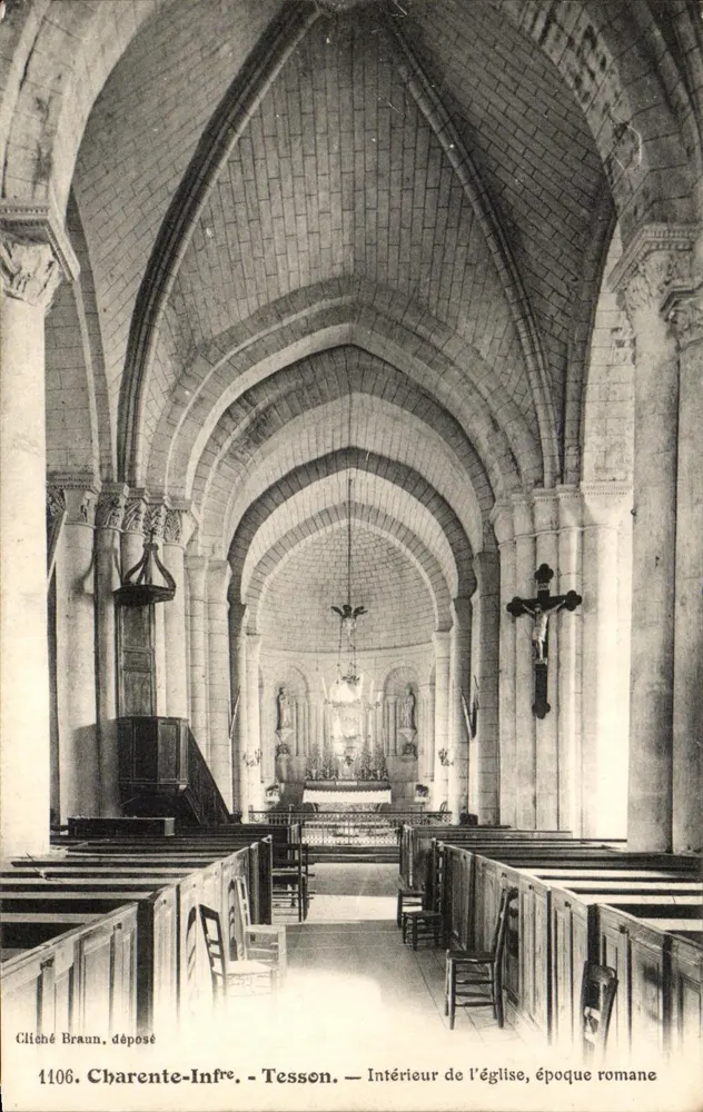 Interior da igreja, época romana — Tessen, Charente-Inférieure — Cliché Braun, depositado, n° 1106 - Frente